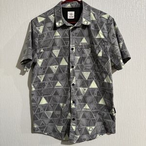 Flylow Men's Short Sleeve Button Down Shirt Medium Geometric Grey Green